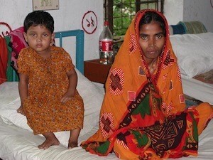 A mother and her child, both with TB, at the Jessore Segregation Hospital in Bangladesh © WHO/TBP/England