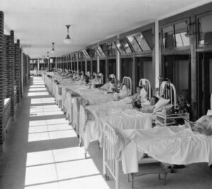 TB patients on the porch of the Waverly Hills TB sanatorium